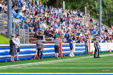 RSEQ Football Universitaire - Carabins-UdM (43) vs (11) Redbirds-McGill - Cheerleading - Crowd - Hal