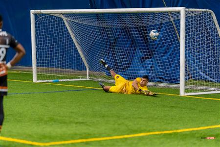 Soufiyan Ben Boubker arrête le penalty de AFG Warriors (4)