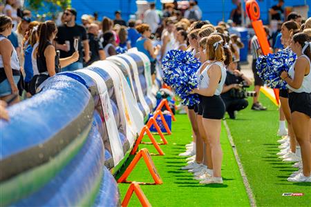 RSEQ Football Universitaire - Carabins-UdM (43) vs (11) Redbirds-McGill - Cheerleading - Crowd - Hal