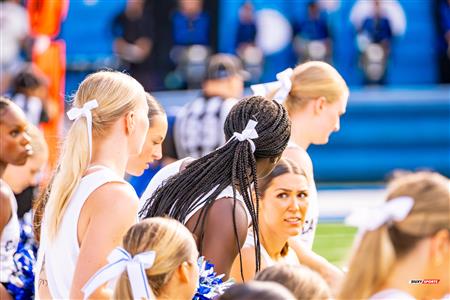RSEQ Football Universitaire - Carabins-UdM (43) vs (11) Redbirds-McGill - Cheerleading - Crowd - Hal