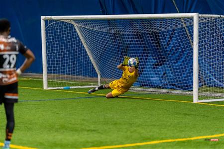 Soufiyan Ben Boubker arrête le penalty de AFG Warriors (2)