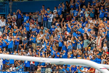 RSEQ Football Universitaire - Carabins-UdM (43) vs (11) Redbirds-McGill - Cheerleading - Crowd - Hal